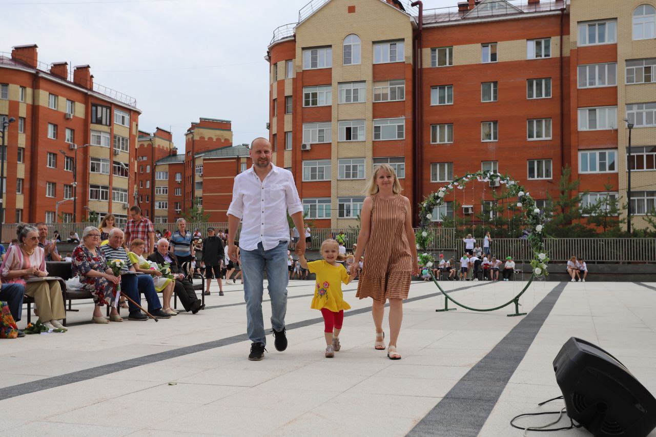 В преддверии Дня семьи, любви и верности во Фрязино поздравили юбиляров семейной жизни💐