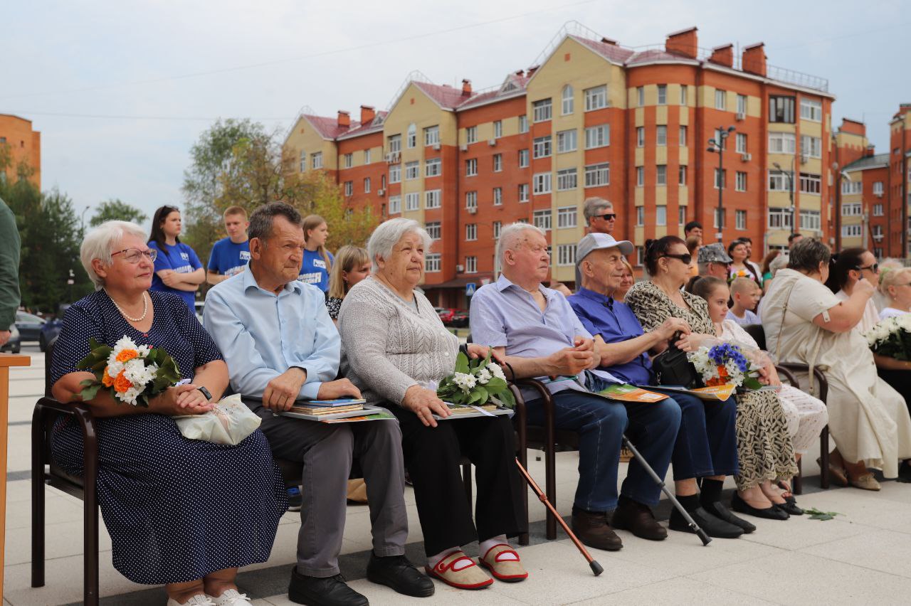 В преддверии Дня семьи, любви и верности во Фрязино поздравили юбиляров семейной жизни💐