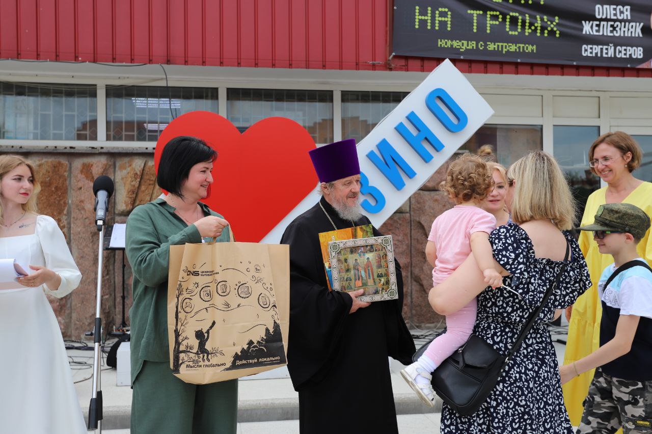 В преддверии Дня семьи, любви и верности во Фрязино поздравили юбиляров семейной жизни💐