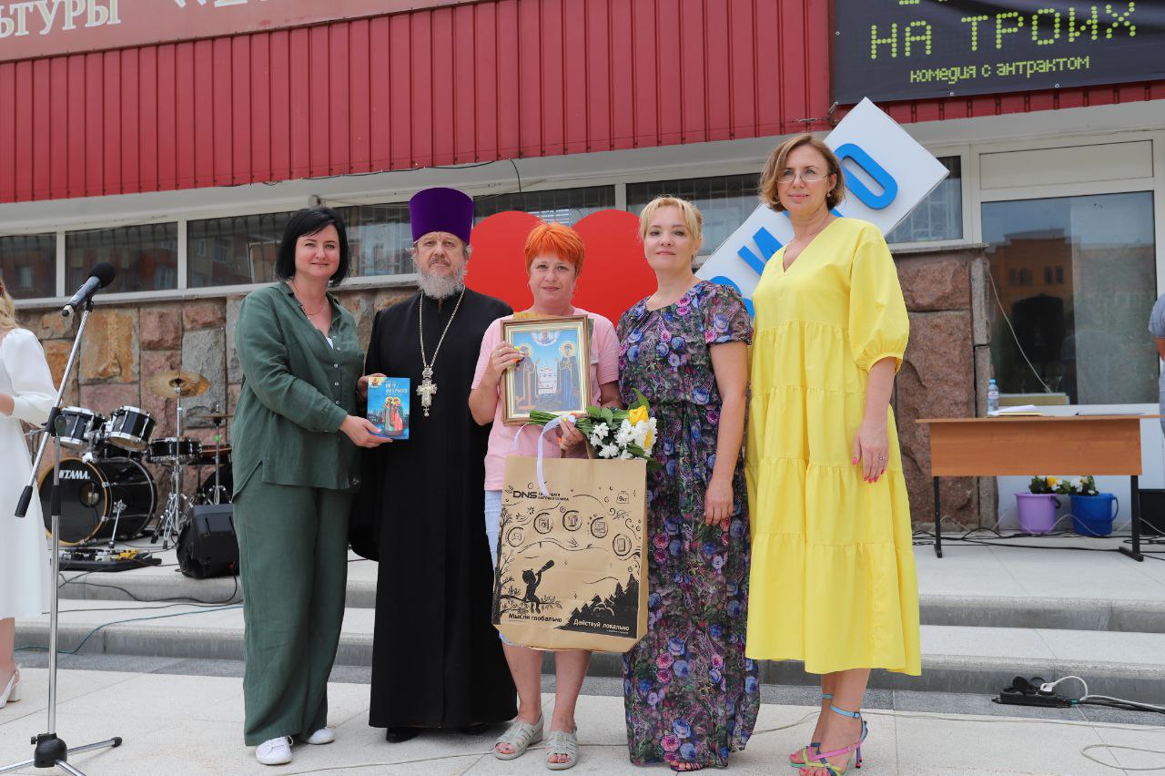 В преддверии Дня семьи, любви и верности во Фрязино поздравили юбиляров семейной жизни💐