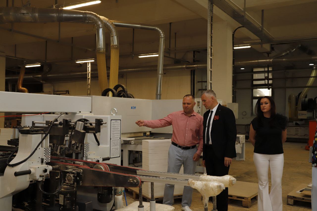 Перспективы развития бизнеса в Наукограде обсудили с руководством мебельной фабрики «MFMaster»