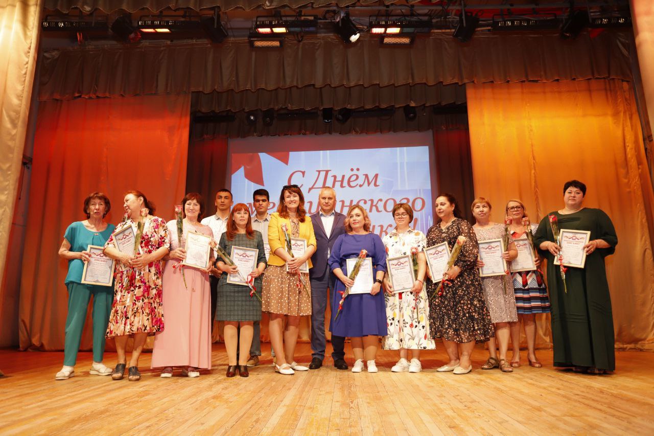 Глава городского округа Фрязино Дмитрий Воробьев поздравил работников сферы здравоохранения совместно с депутатом Московской областной Думы Николаем Черкасовым и председателем городского Совета депутатов Еленой Романовой