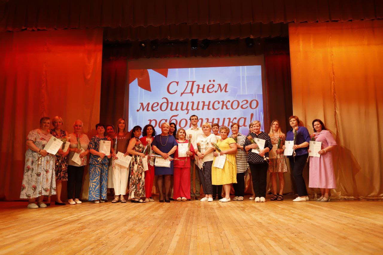 Глава городского округа Фрязино Дмитрий Воробьев поздравил работников сферы здравоохранения совместно с депутатом Московской областной Думы Николаем Черкасовым и председателем городского Совета депутатов Еленой Романовой