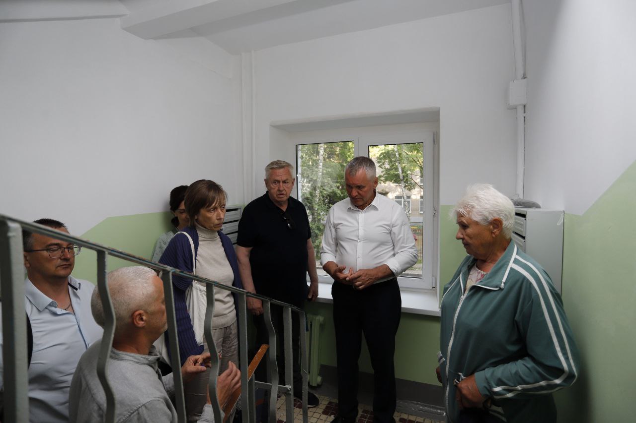 Глава городского округа Фрязино Дмитрий Воробьев проинспектировал ремонт подъездов в доме 12 по проспекту Мира