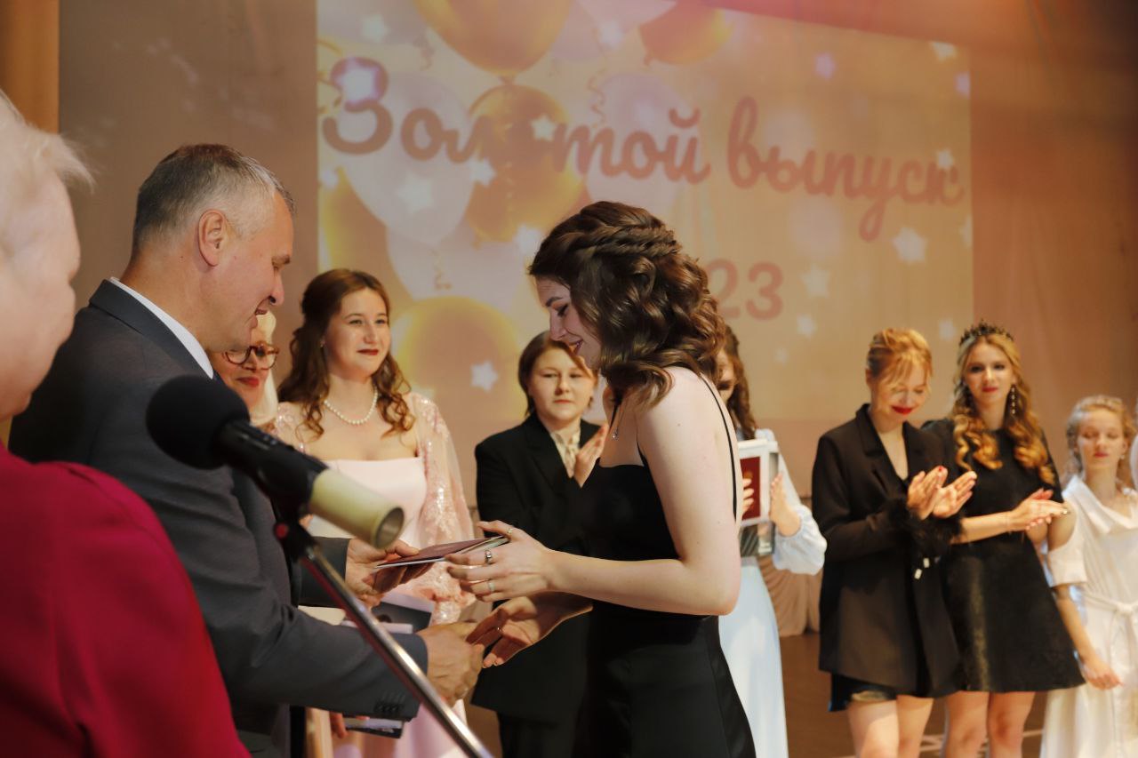 Выпускные балы прошли для учащихся школ №1 и №5