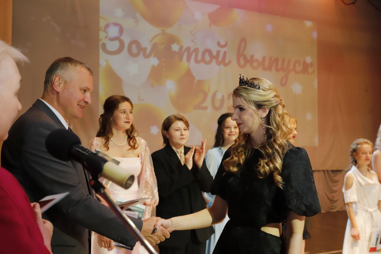 Выпускные балы прошли для учащихся школ №1 и №5