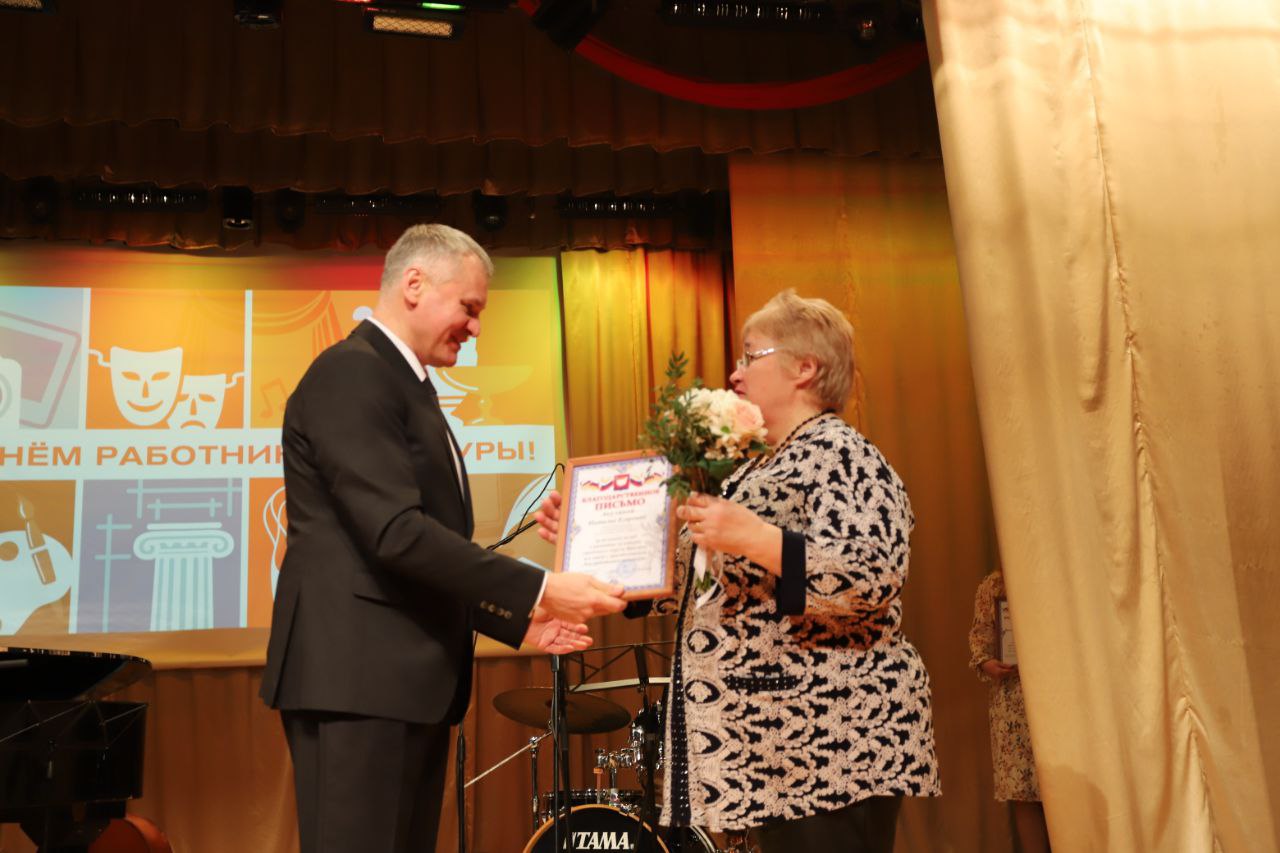 24 марта глава городского округа Фрязино Дмитрий Воробьев поздравил работников культуры с предстоящим профессиональным праздником