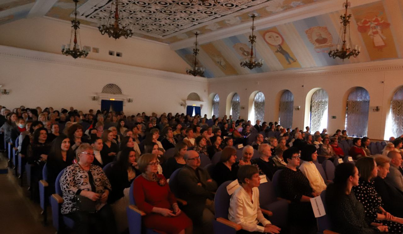 24 марта глава городского округа Фрязино Дмитрий Воробьев поздравил работников культуры с предстоящим профессиональным праздником