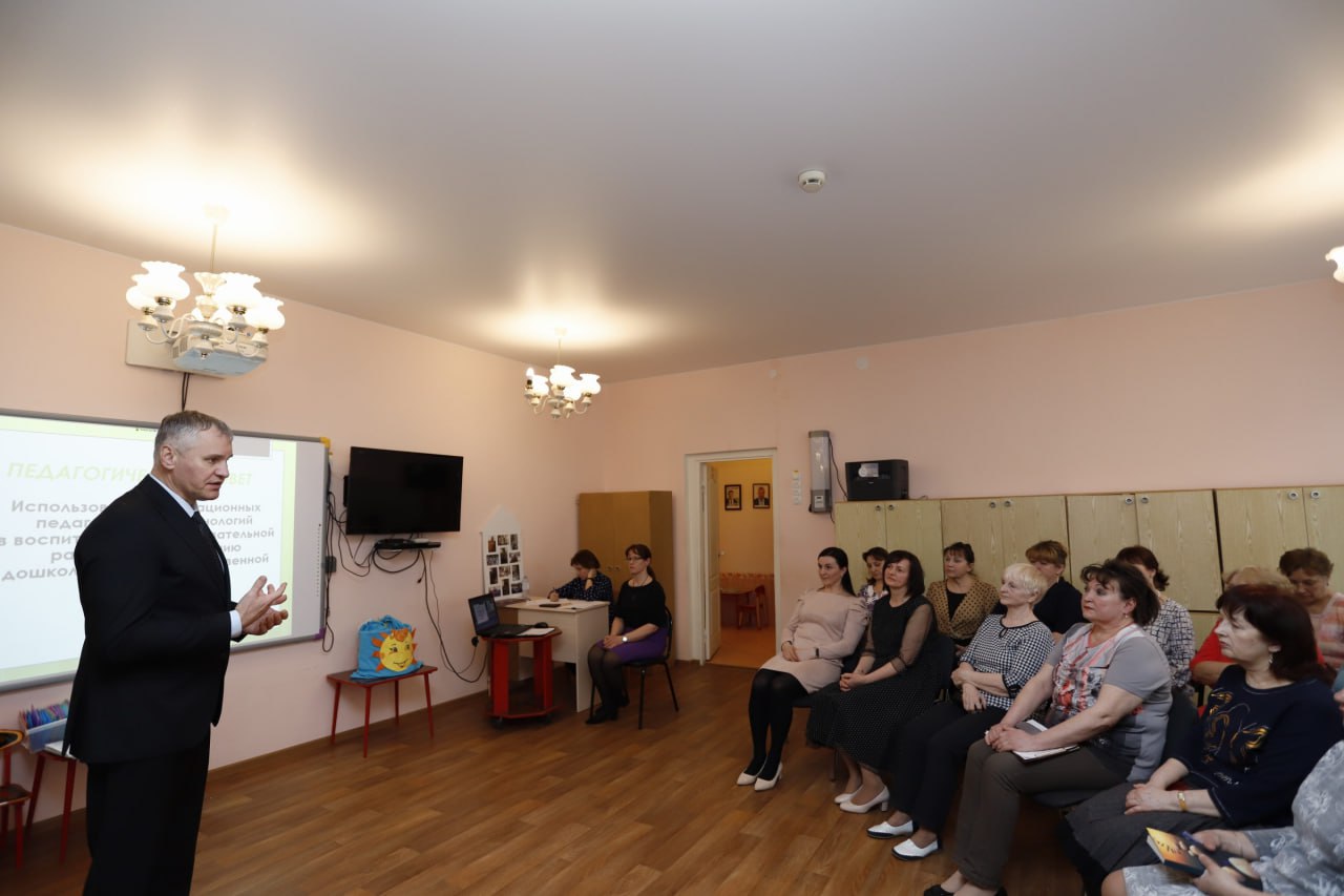 Глава городского округа Фрязино Дмитрий Воробьев встретился с коллективом дошкольного отделения школы №1