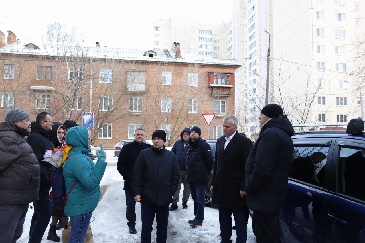 Глава городского округа Фрязино Дмитрий Воробьев встретился с жителями домов 33 и 37 по улице Ленина