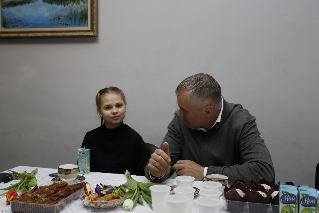 Глава городского округа Фрязино Дмитрий Воробьев накануне 8 марта встретился с семьями мобилизованных фрязинцев