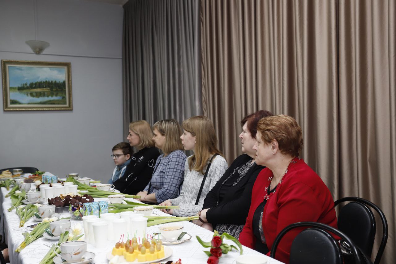 Глава городского округа Фрязино Дмитрий Воробьев накануне 8 марта встретился с семьями мобилизованных фрязинцев