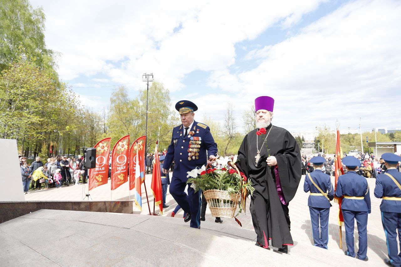 Склонили головы у памятных мест Наукограда