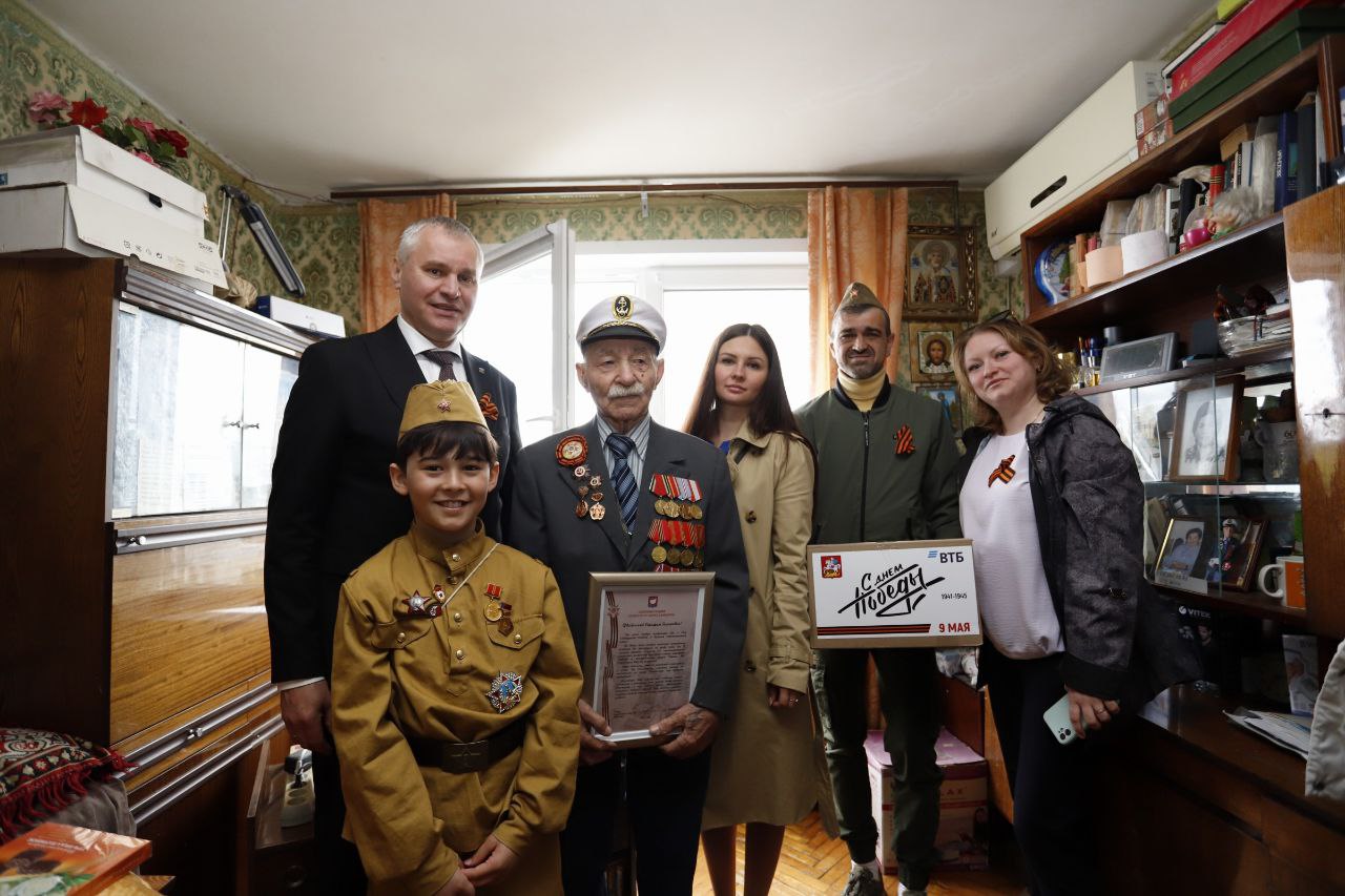 9 мая Праздничное утро ветеранов Великой Отечественной войны во Фрязино началось с музыки