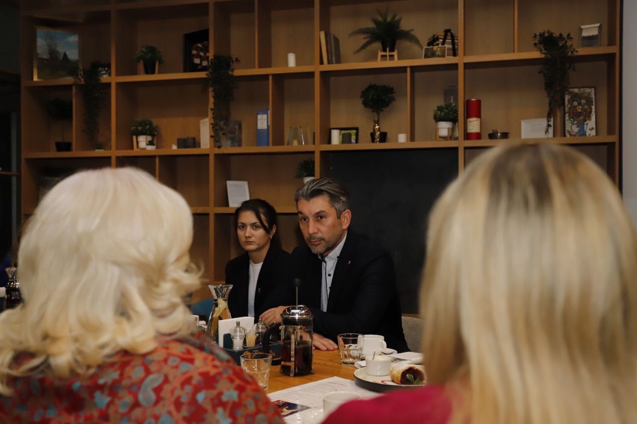 Первый заместитель главы Фрязино Нодар Бощеван поздравил с наступающим праздником жен и матерей наших мобилизованных