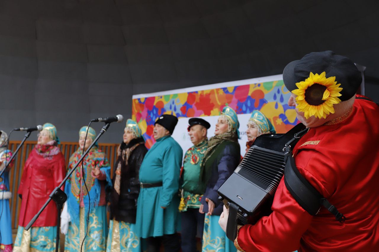Народными гуляниями отпраздновали День народного единства во Фрязино 👨👩👦