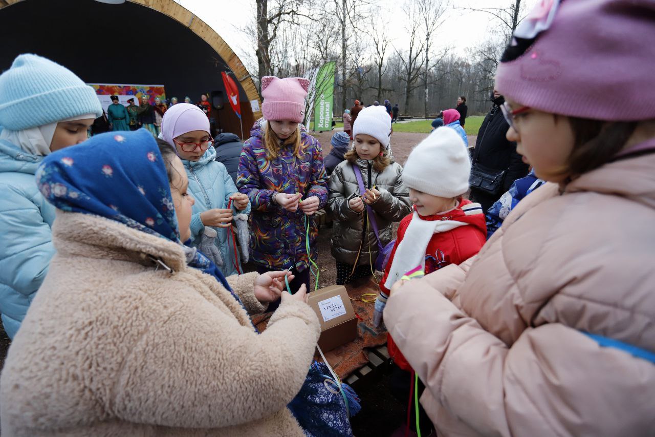 Народными гуляниями отпраздновали День народного единства во Фрязино 👨👩👦