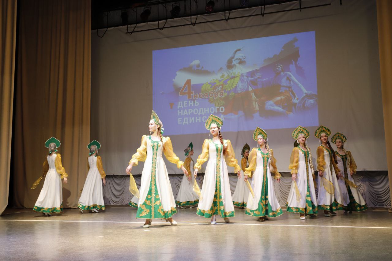 Народными гуляниями отпраздновали День народного единства во Фрязино 👨👩👦