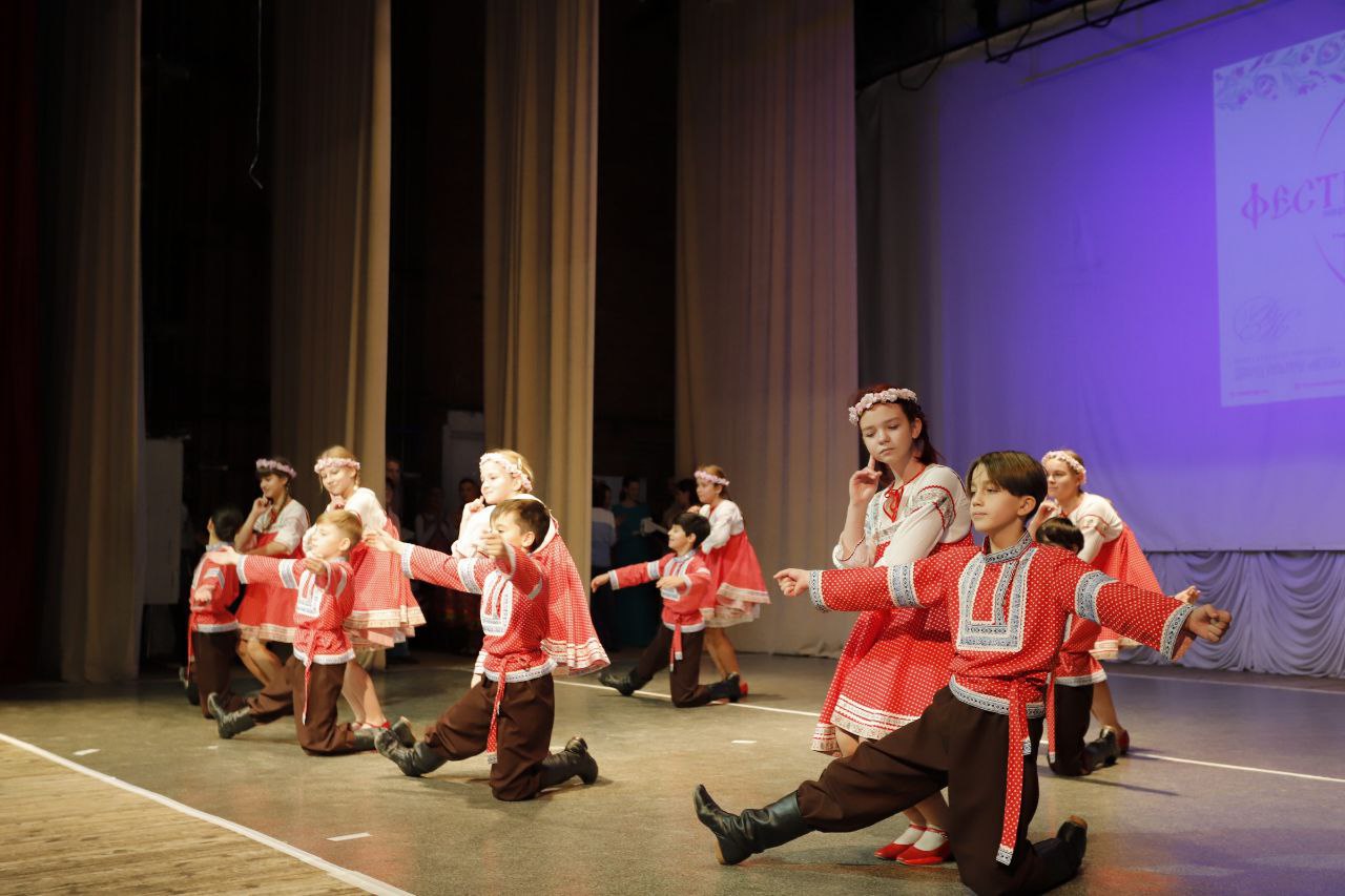 Народными гуляниями отпраздновали День народного единства во Фрязино 👨👩👦