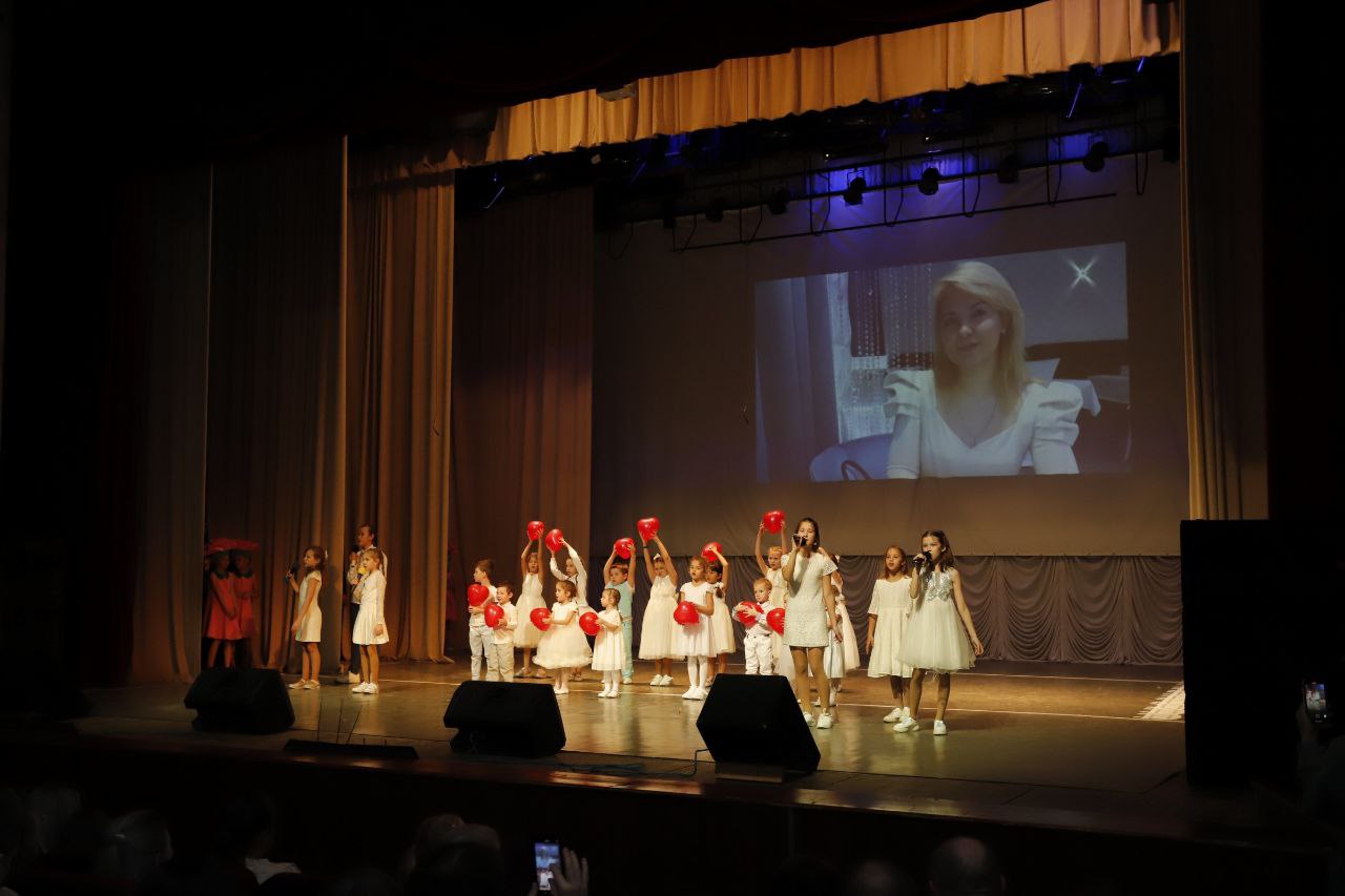 23 ноября во дворце культуры «Исток» прошел праздничный концерт с участием творческих коллективов города