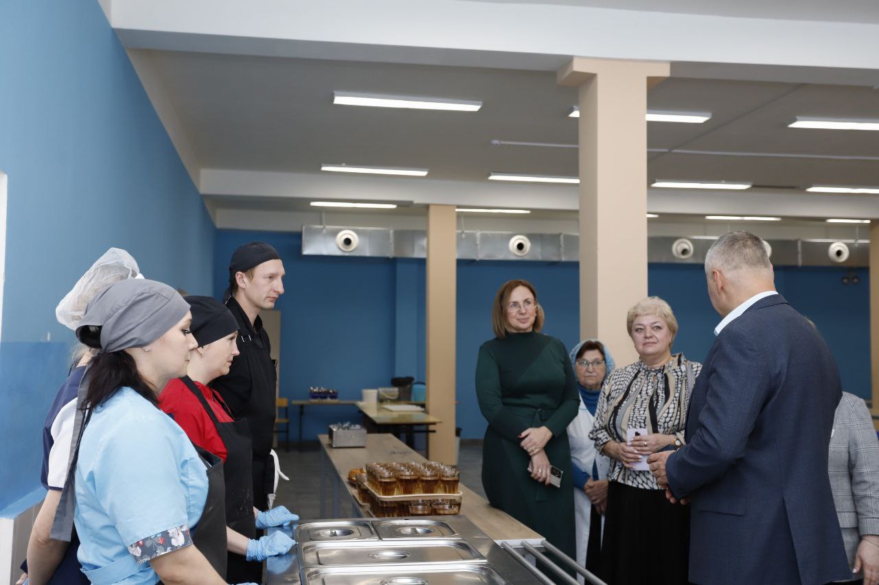 Глава городского округа Фрязино встретился с родителями учащихся лицея, чтобы узнать их мнение о работе школьной столовой