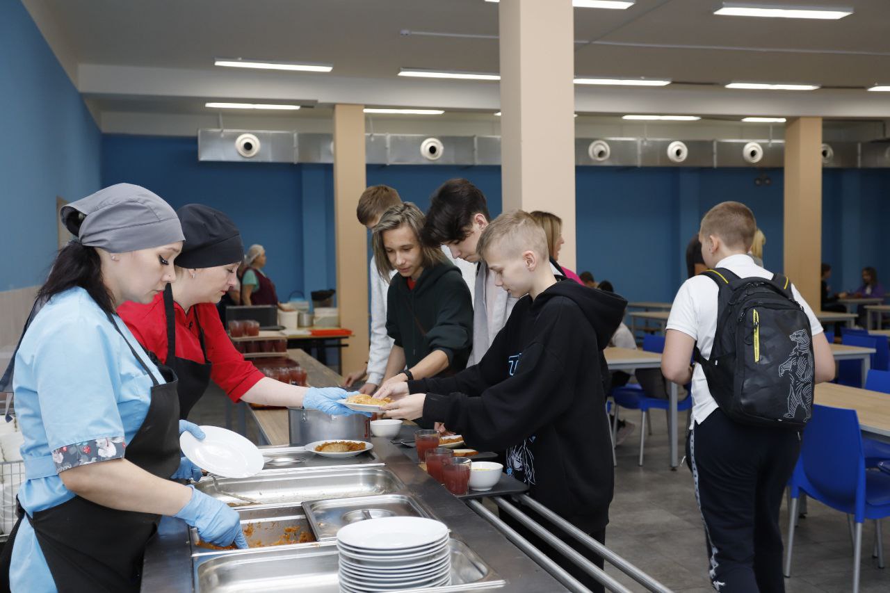Глава городского округа Фрязино встретился с родителями учащихся лицея, чтобы узнать их мнение о работе школьной столовой