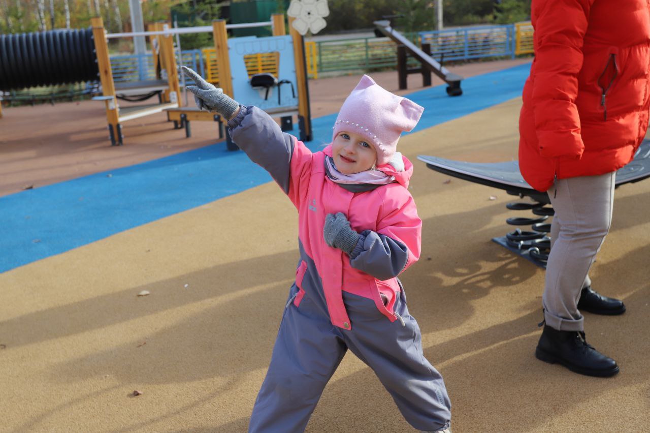 Во дворе дома №6 на Окружном проезде открылась новая детская игровая площадка🪁