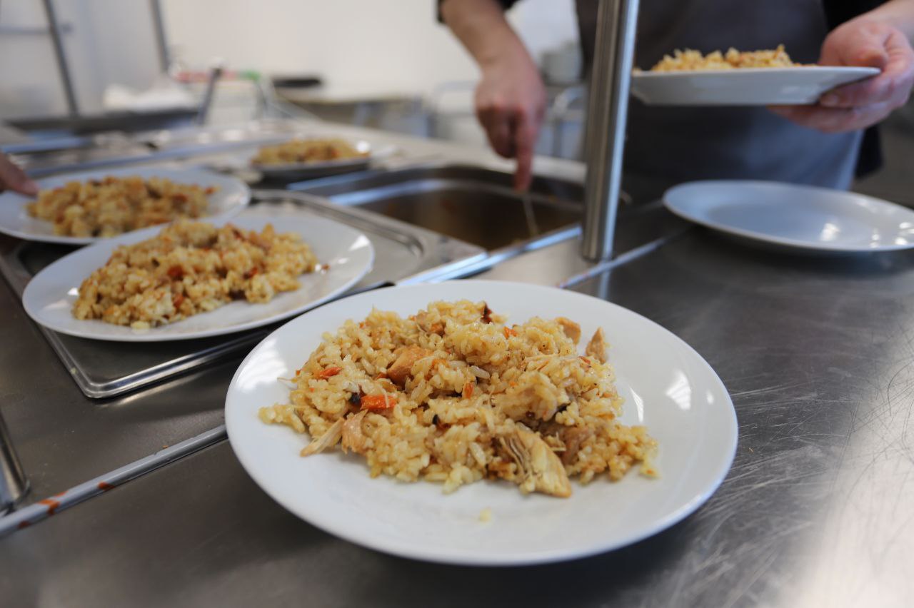 В школе №1 проверили качество горячего питания