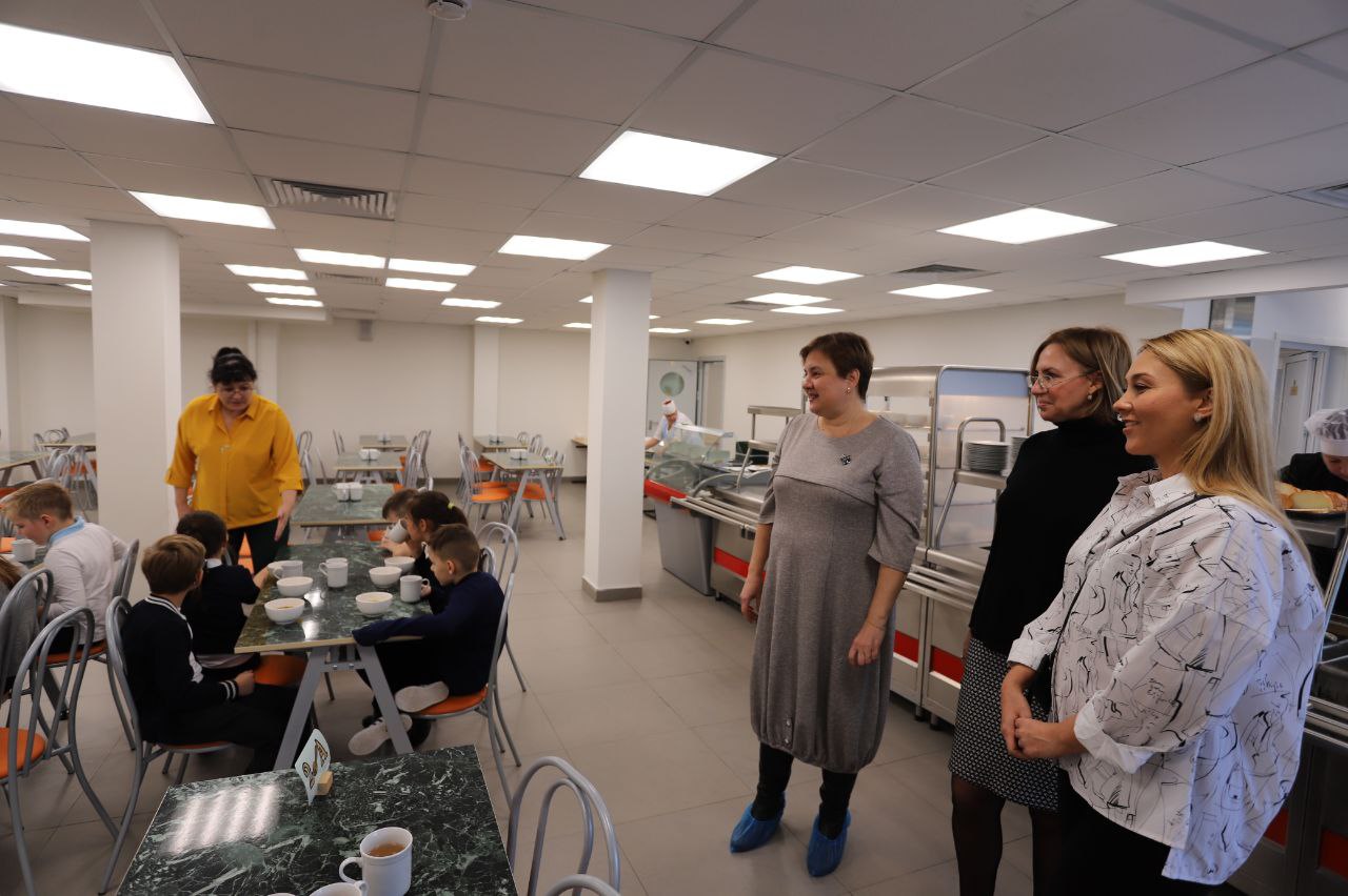 В школе №1 проверили качество горячего питания