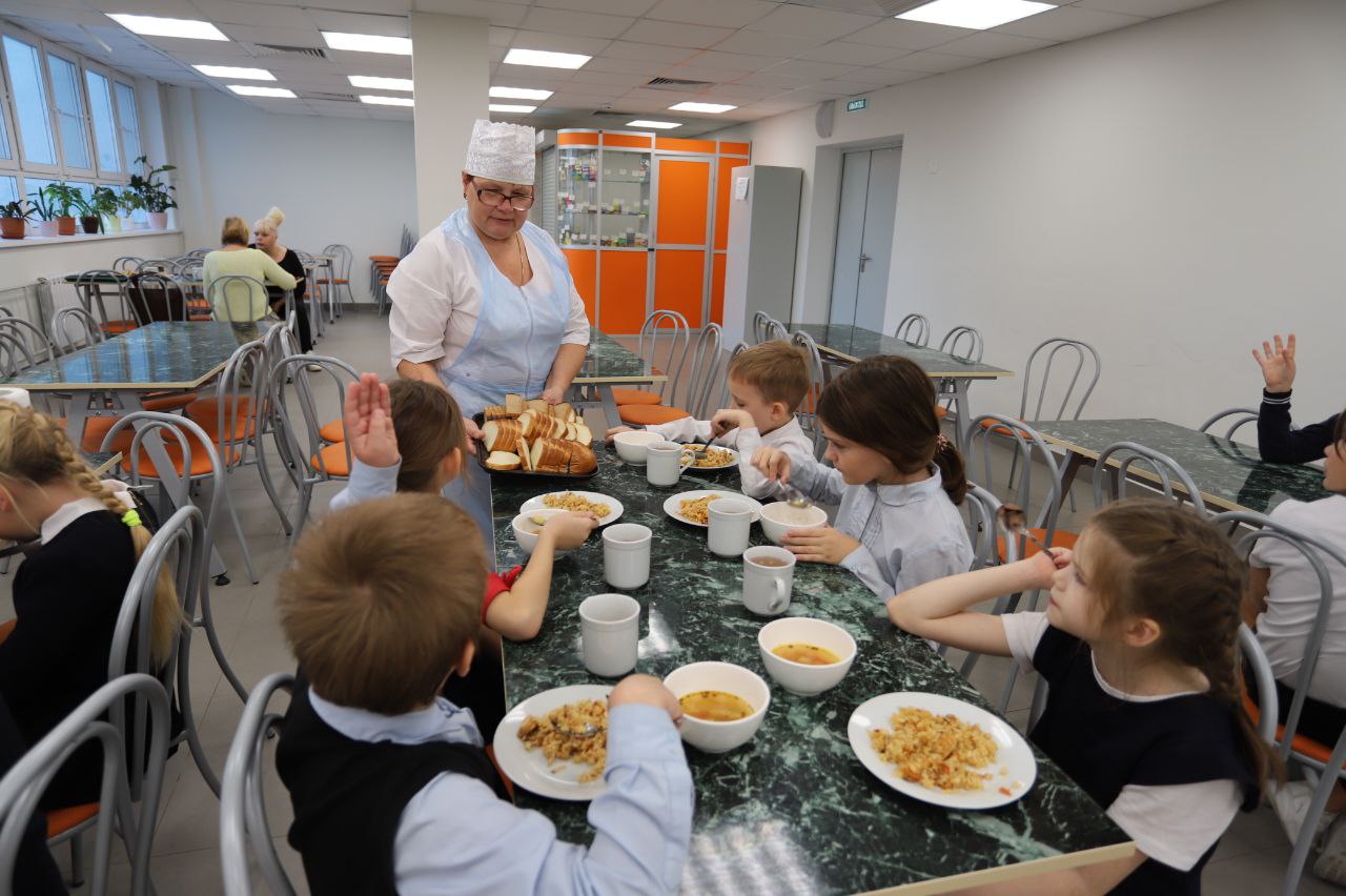 В школе №1 проверили качество горячего питания