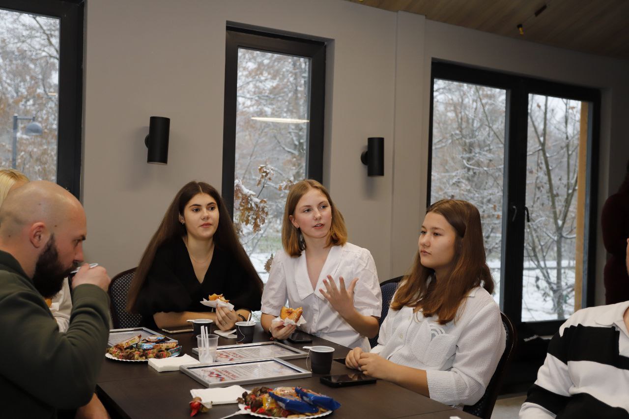 Глава городского округа Фрязино Дмитрий Воробьев провел встречу с представителями молодежи