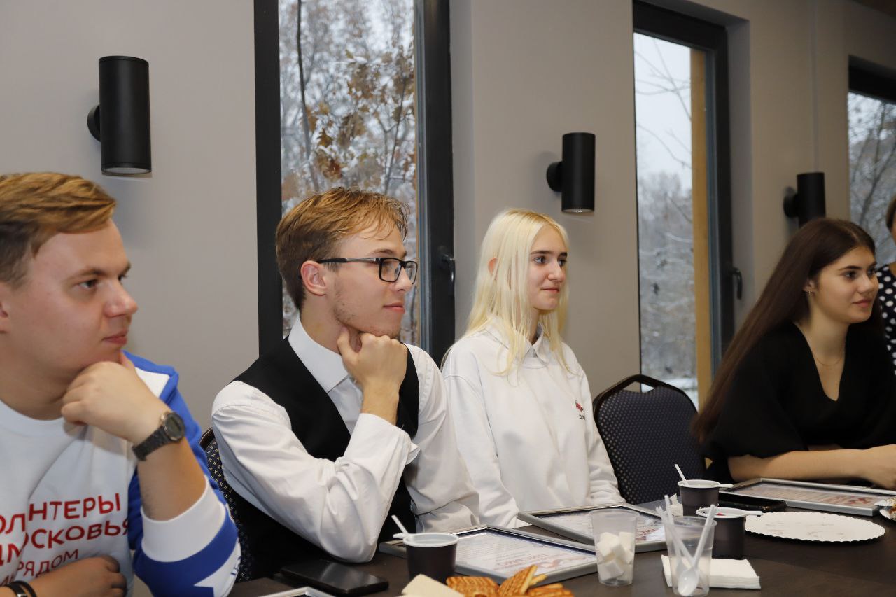 Глава городского округа Фрязино Дмитрий Воробьев провел встречу с представителями молодежи