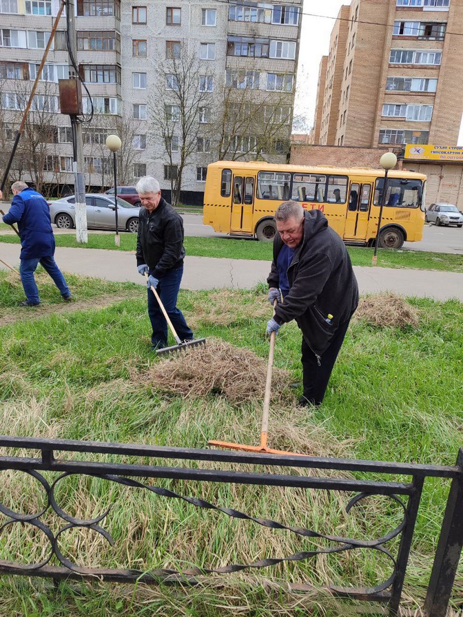 Во Фрязино коллектив автобусной станции привел в порядок наружные вывески, фасады, окна и двери здания станции, покрасили металлоконструкции и бордюр