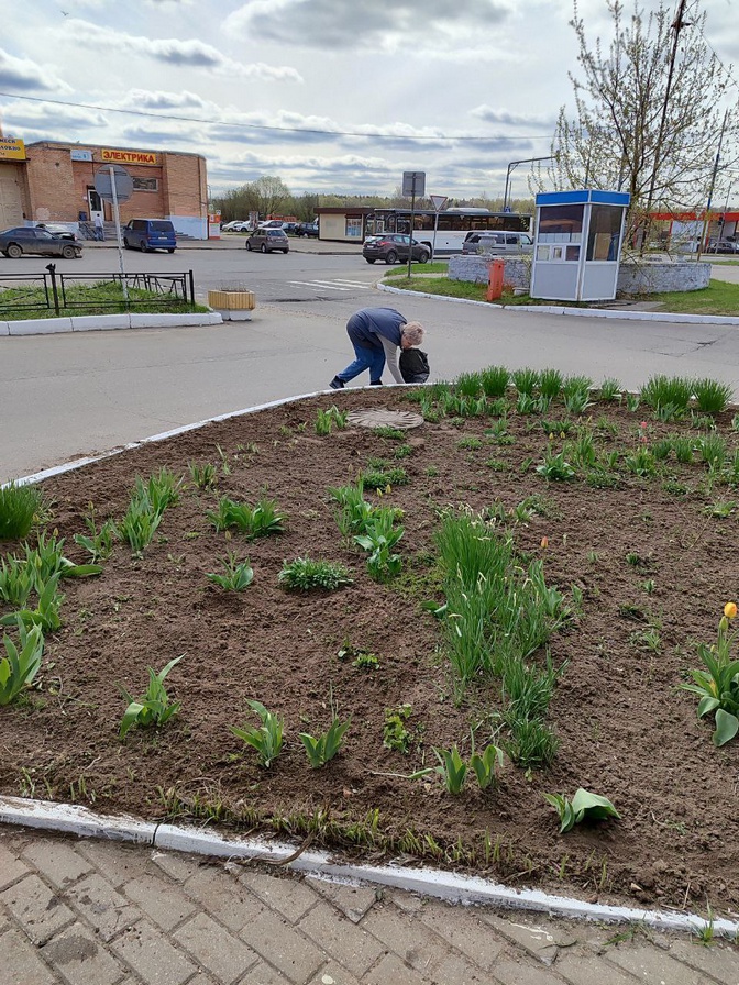 Во Фрязино коллектив автобусной станции привел в порядок наружные вывески, фасады, окна и двери здания станции, покрасили металлоконструкции и бордюр