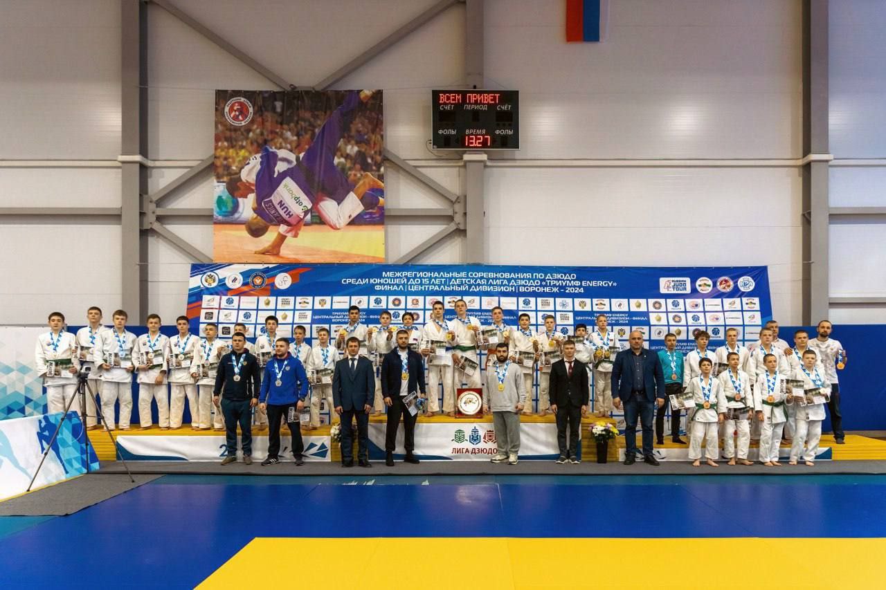 Команда дзюдоистов фрязинской спортивной школы «Олимп» не оставила шансов конкурентам, одержав победы над всеми командами центрального дивизиона