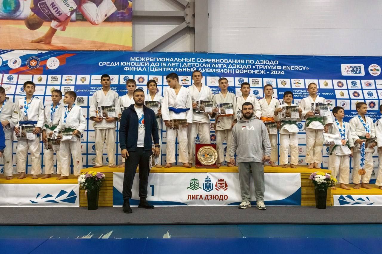 Команда дзюдоистов фрязинской спортивной школы «Олимп» не оставила шансов конкурентам, одержав победы над всеми командами центрального дивизиона