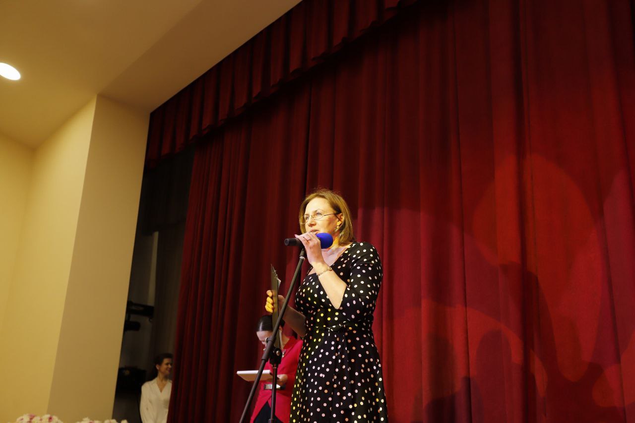 Заместитель главы городского округа Фрязино Юлия Шувалова поздравила работников культуры с прошедшим профессиональным праздником