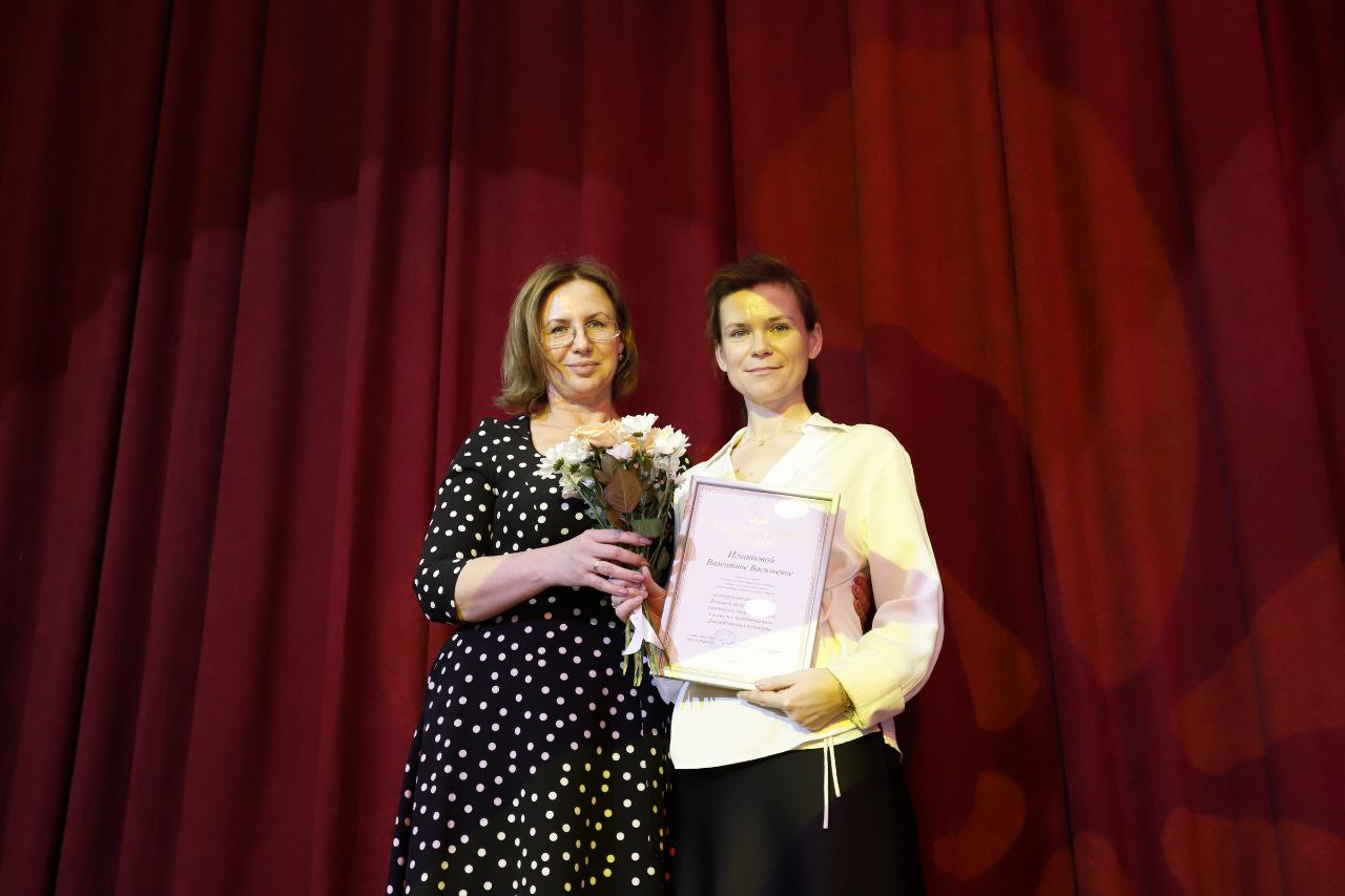 Заместитель главы городского округа Фрязино Юлия Шувалова поздравила работников культуры с прошедшим профессиональным праздником