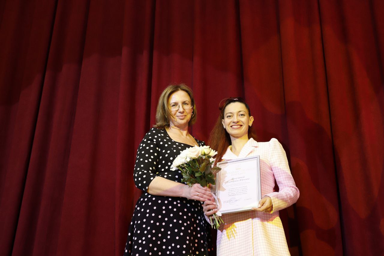 Заместитель главы городского округа Фрязино Юлия Шувалова поздравила работников культуры с прошедшим профессиональным праздником