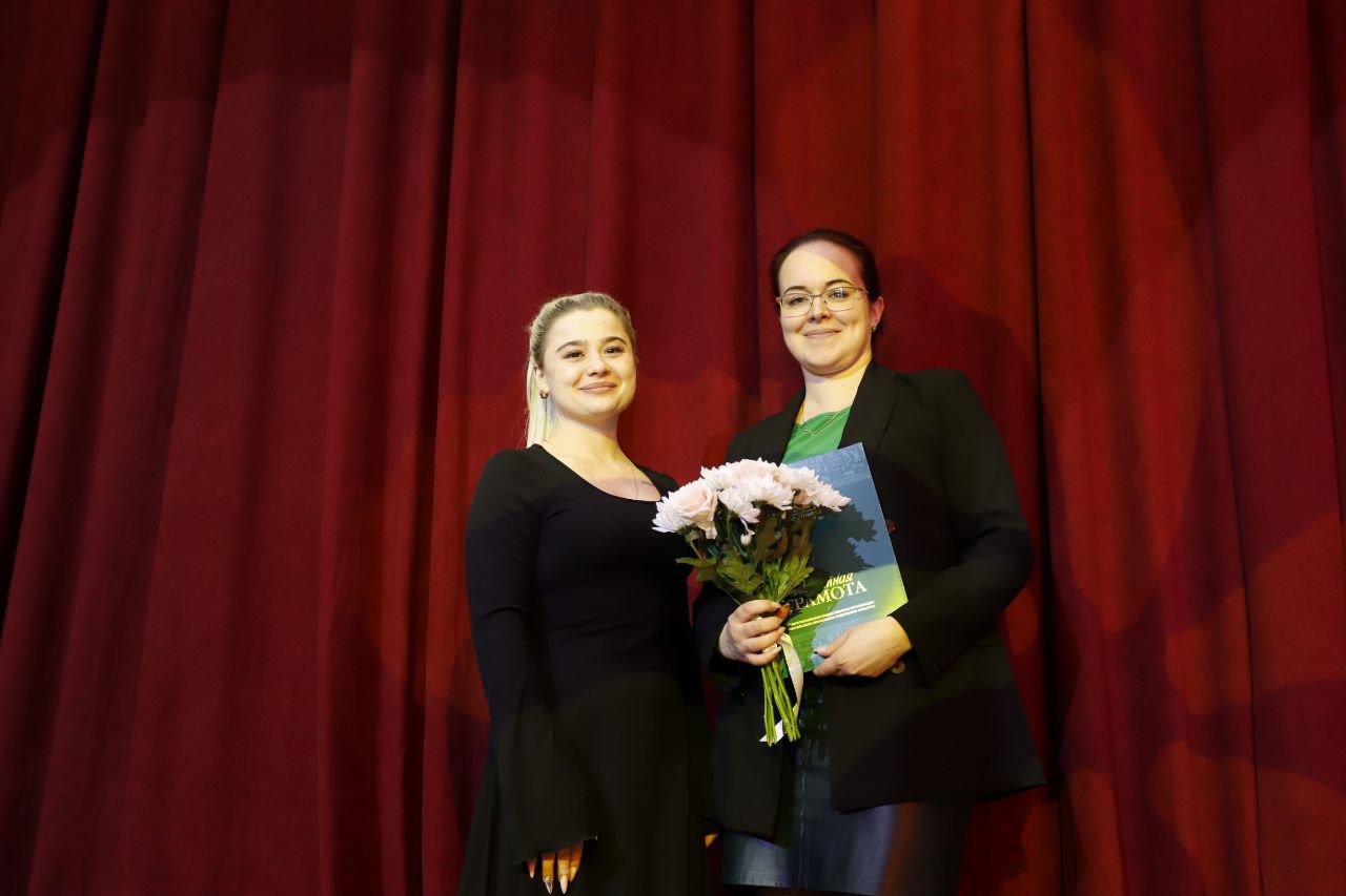 Заместитель главы городского округа Фрязино Юлия Шувалова поздравила работников культуры с прошедшим профессиональным праздником