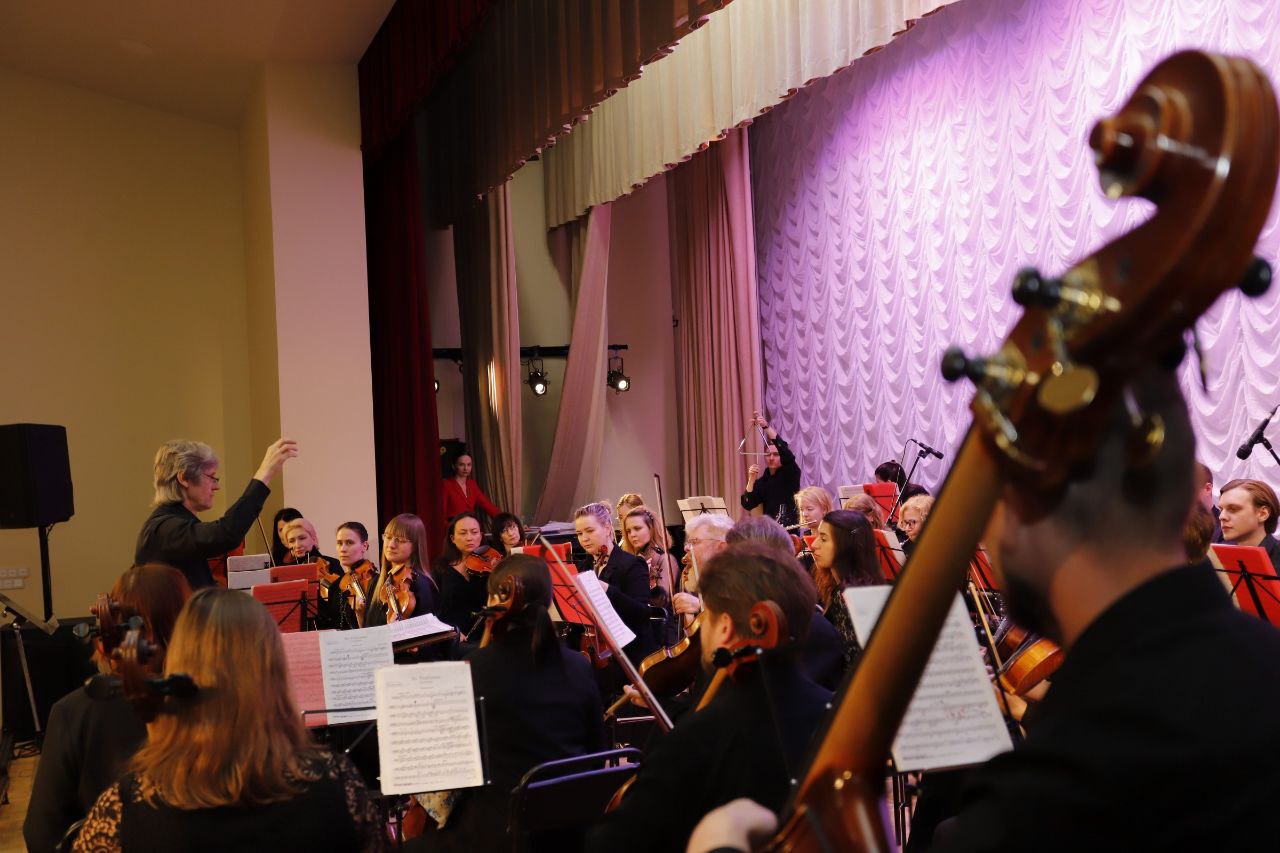 Заместитель главы городского округа Фрязино Юлия Шувалова поздравила работников культуры с прошедшим профессиональным праздником