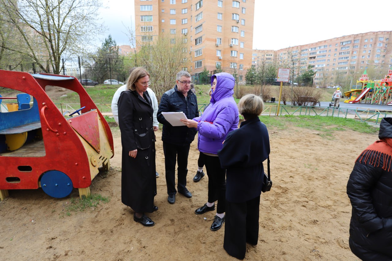 По поручению главы городского округа Фрязино Дмитрия Воробьева его заместитель Юлия Шувалова провела встречу с жителями домов 29, 31 по Проспекту Мира