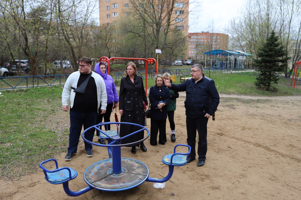 По поручению главы городского округа Фрязино Дмитрия Воробьева его заместитель Юлия Шувалова провела встречу с жителями домов 29, 31 по Проспекту Мира