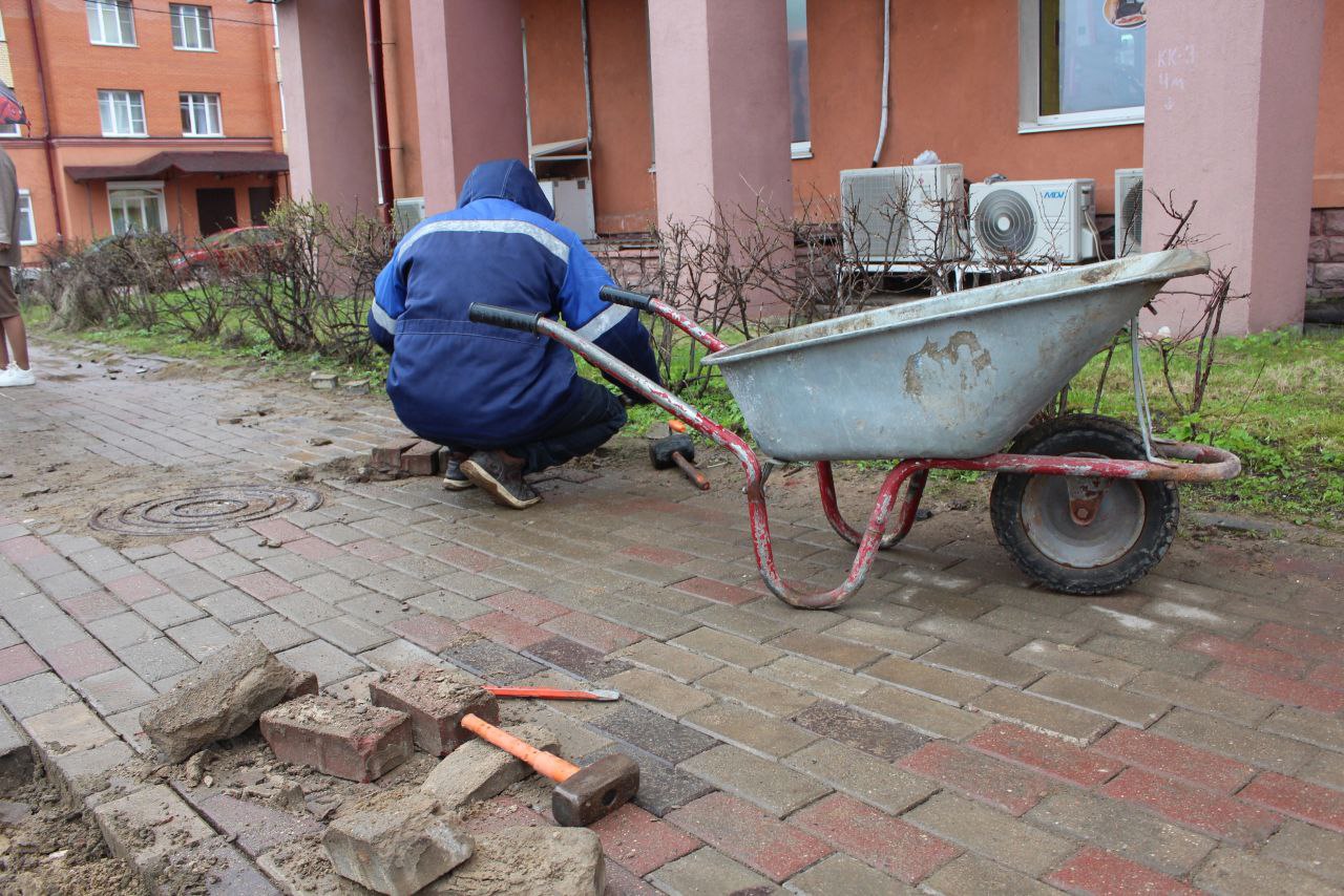 Заместитель главы городского округа Фрязино Виктория Оганезова встретилась с жителями дома №7 по улице Октябрьская