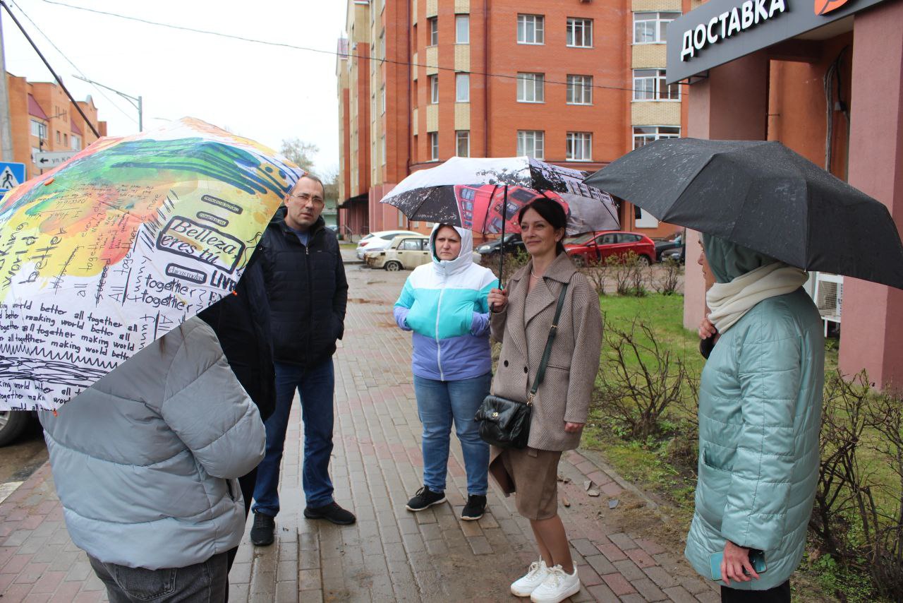Заместитель главы городского округа Фрязино Виктория Оганезова встретилась с жителями дома №7 по улице Октябрьская