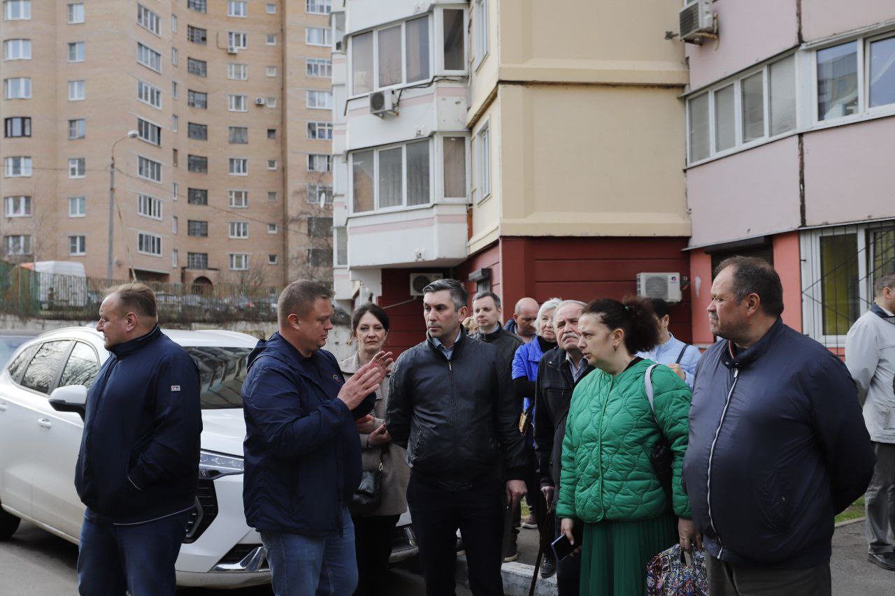 Первый заместитель главы городского округа Фрязино Нодар Бощеван встретился с активными жителями и старшими по домам №29 и №31 по проспекту Мира