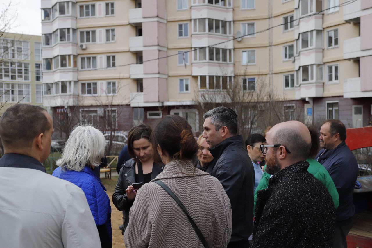 Первый заместитель главы городского округа Фрязино Нодар Бощеван встретился с активными жителями и старшими по домам №29 и №31 по проспекту Мира