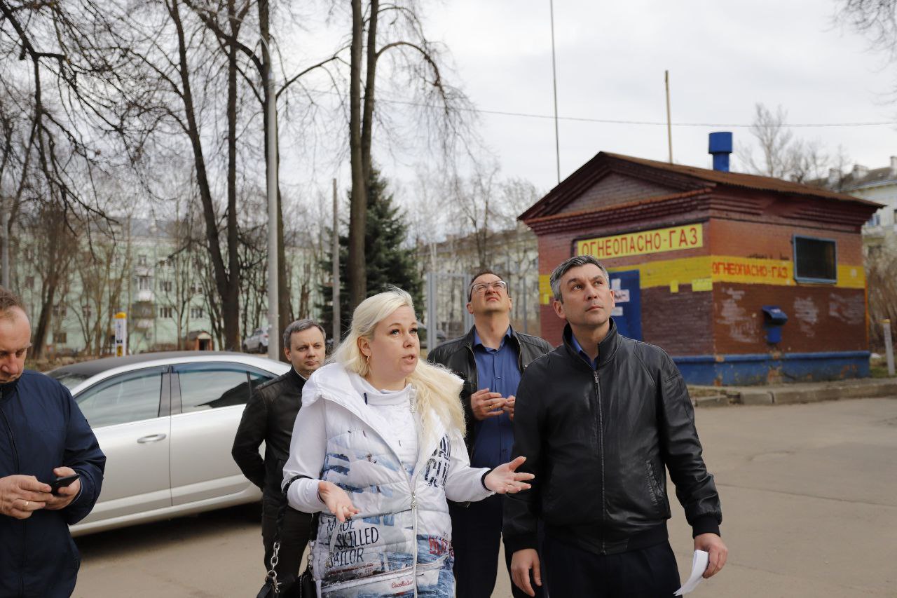 Первый заместитель главы городского округа Фрязино Нодар Бощеван встретился с жителями во дворе ул. Вокзальная д. 1 и ул. Институтская д. 12