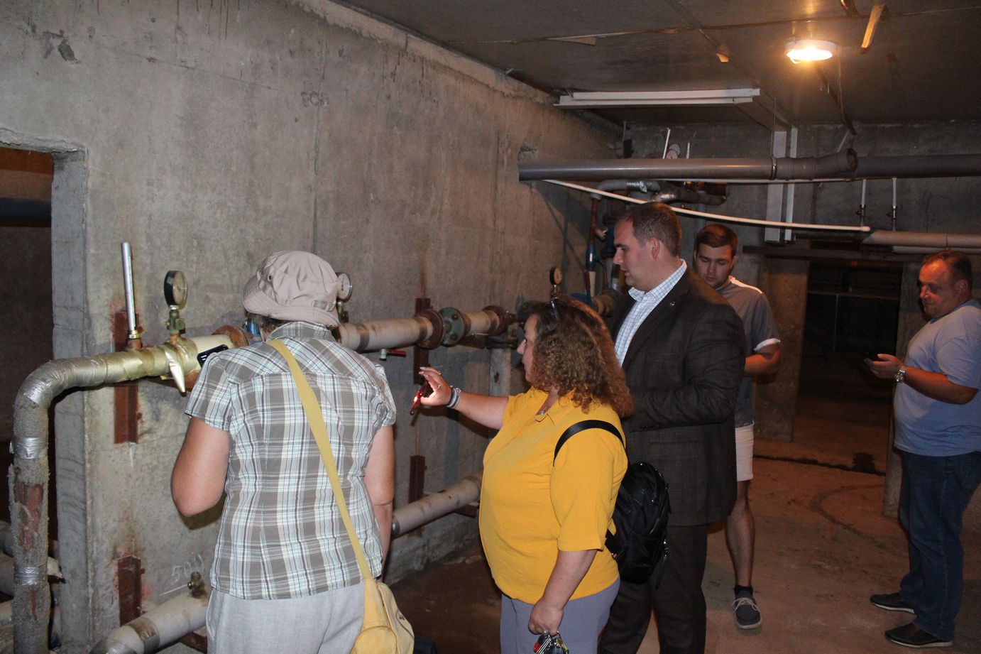 Заместитель главы городского округа Фрязино Артем Вольчак встретился с жителями дома №1 на ул. Барские пруды