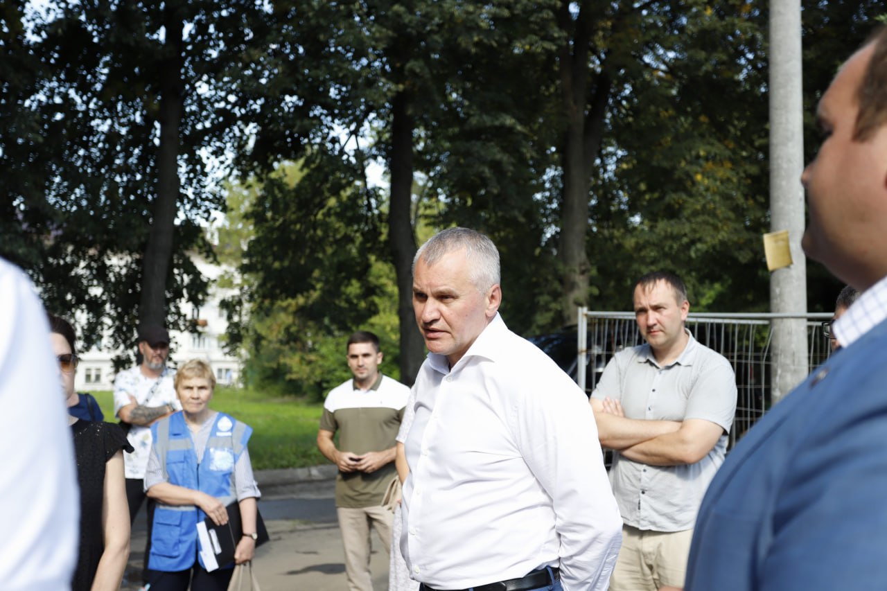 Глава городского округа Фрязино Дмитрий Воробьев проверил ход благоустройства нового общественного пространства по адресу: ул. Институтская, 10А.